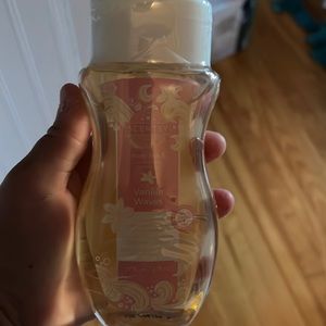 Scentsy vanilla waves body wash brand new